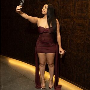 Elegant Burgundy Strapless Dress